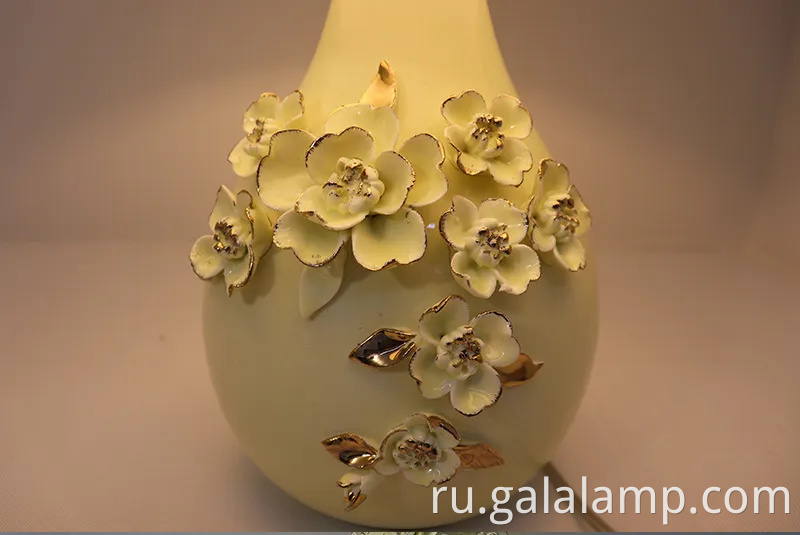 Элегантная золотая керамическая настольная лампа для спальни и гостиной